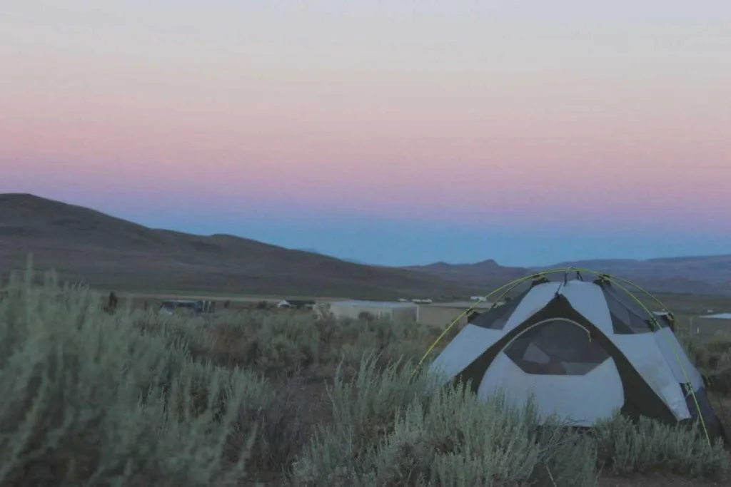 Camper dans le désert du Nevada : cinq types de lieux et les règles à vérifier